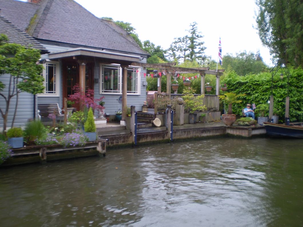 Richard Dimbleby lived here - riverside cottage Maidenhead